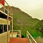 Rozafa Ferry & Accommodation
