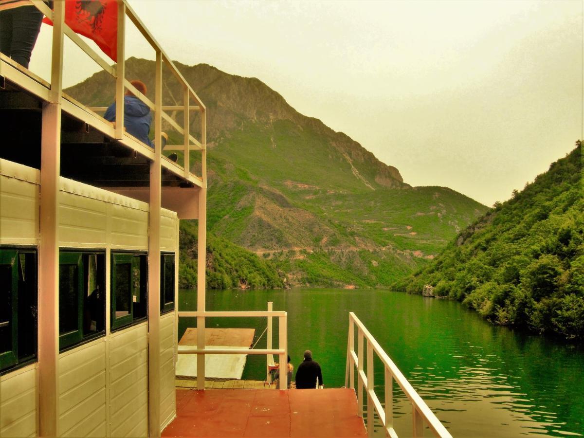 Rozafa Ferry & Hostal Koman
