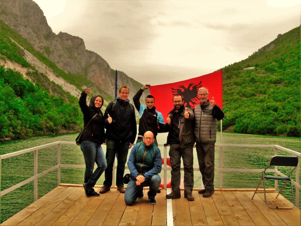 Rozafa Ferry & Hostal *