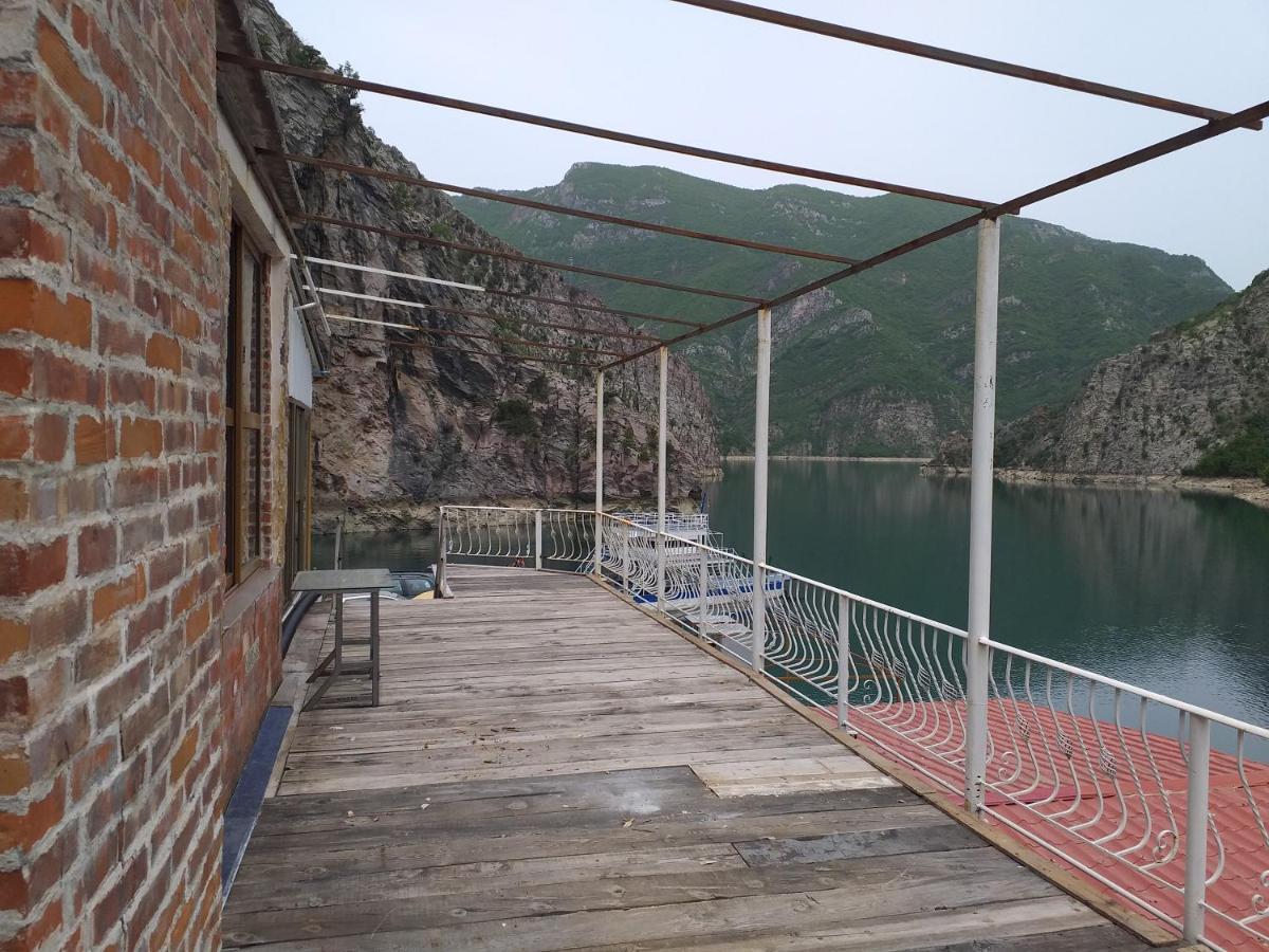 Rozafa Ferry & Hostal Koman