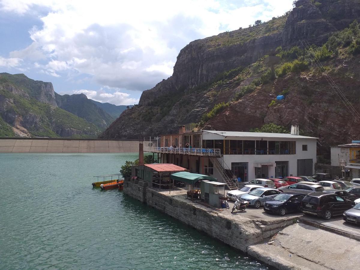 Rozafa Ferry & Hostal *