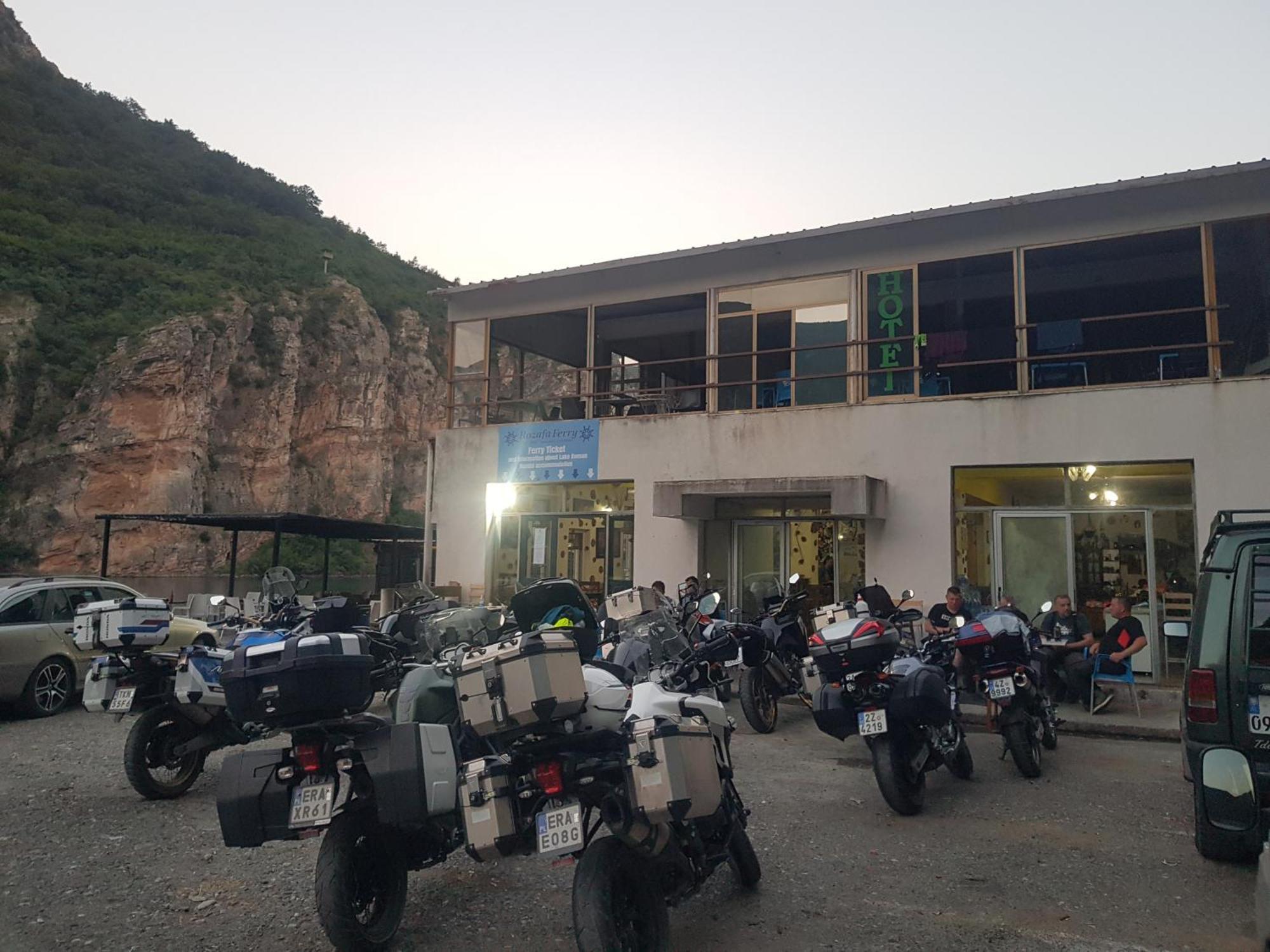 Rozafa Ferry & Hostal *