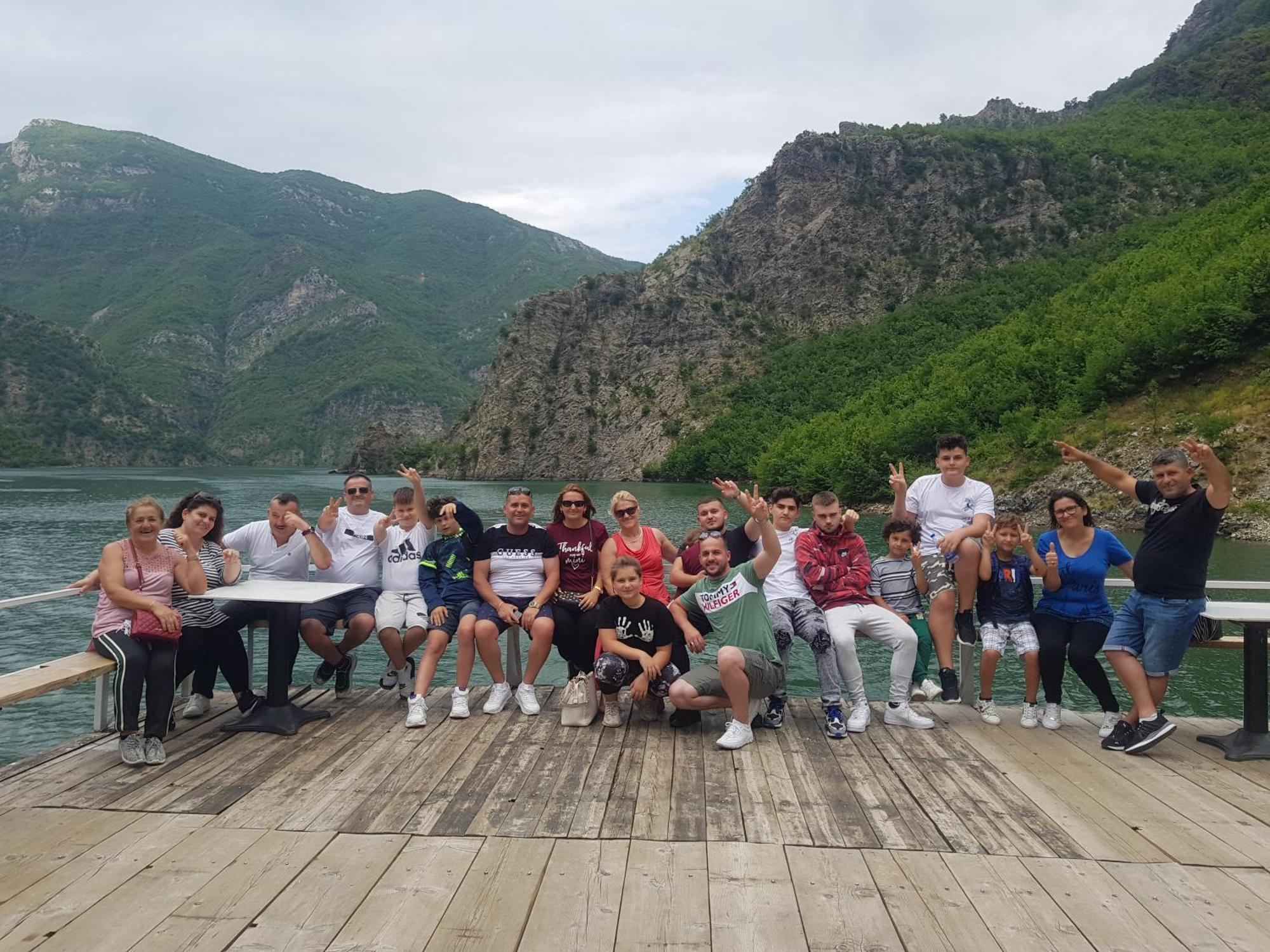Rozafa Ferry & Hostal *